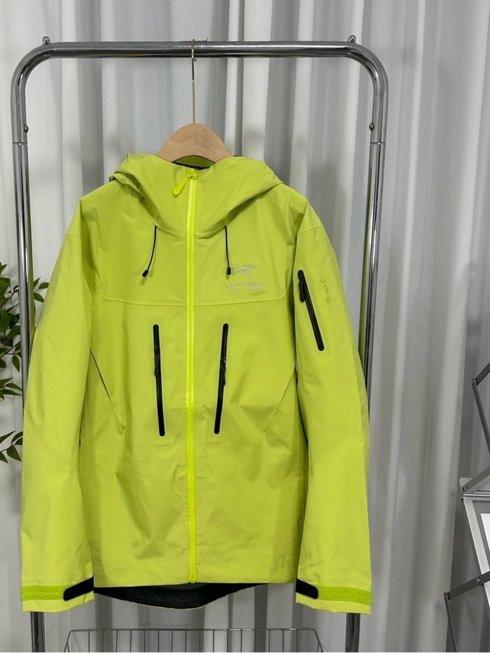 Arc'teryx Men's Hooded Rain Jacket - Neon Lime